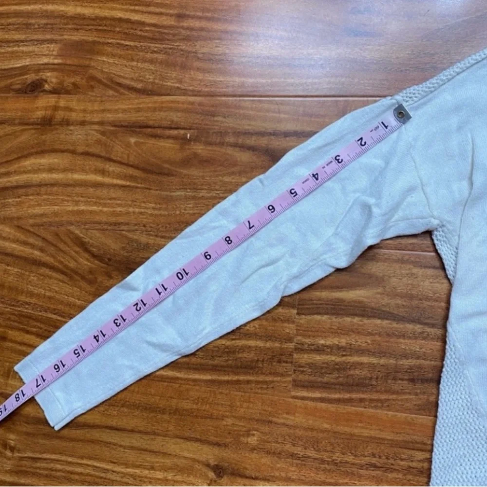 3/$25 Banana Republic Women Cream Perforated Back Knit Sweater Size Small Preppy